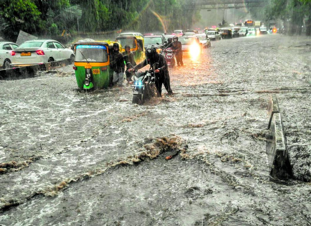 Bengaluru Rains: ಬೆಂಗಳೂರು ನಗರಕ್ಕೆ ತಂಪೆರೆದ ಆಲಿಕಲ್ಲು ಮಳೆ