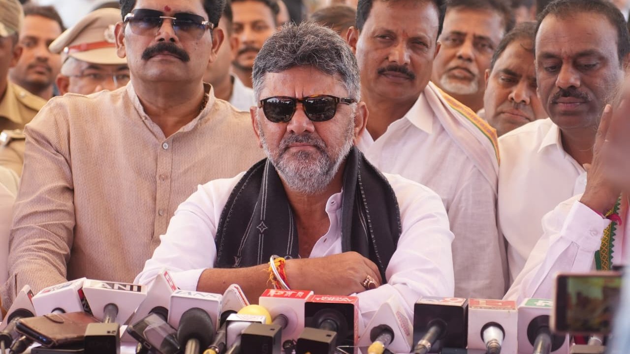 ತುಂಗಭದ್ರಾ ಅಣೆಕಟ್ಟೆಗೆ ಭೇಟಿ ನೀಡಿದ್ದ ಮಾಧ್ಯಮದವರೊಂದಿಗೆ ಮಾತನಾಡಿದ ಉಪಮುಖ್ಯಮಂತ್ರಿ ಡಿ.ಕೆ.ಶಿವಕುಮಾರ್