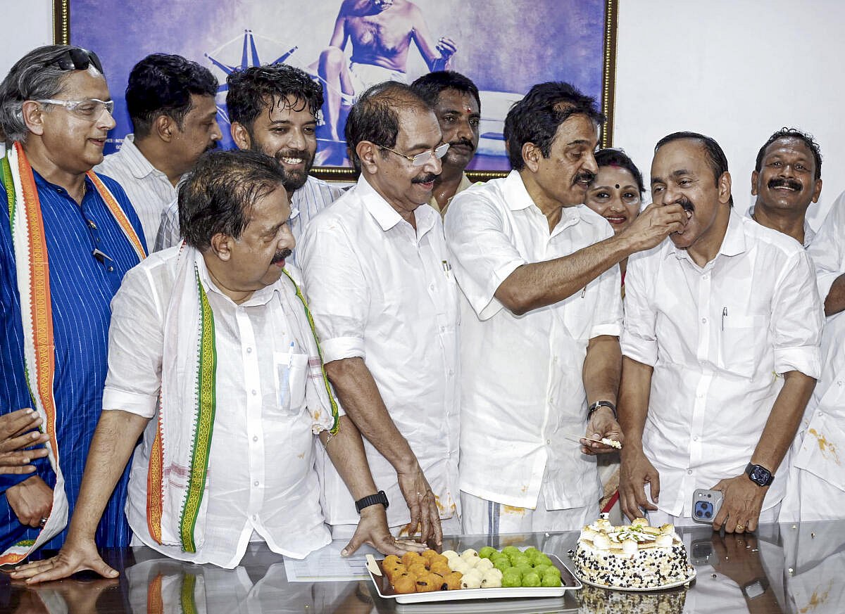 ಪಟ್ಟು ಬಿಡದ ನಾಯಕರು: ಕೇರಳಂನಲ್ಲಿ ಭಾನುವಾರದೊಳಗೆ ನೂತನ ಸಿಎಂ ಆಯ್ಕೆ