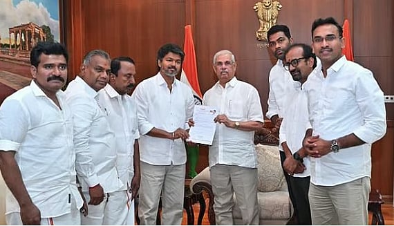 ತಮಿಳುನಾಡು: ಟಿವಿಕೆ ಸರ್ಕಾರ ರಚನೆಗೆ ರಾಜ್ಯಪಾಲರೆದುರು ಹಕ್ಕು ಮಂಡಿಸಿದ  ವಿಜಯ್ 