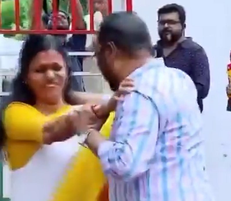 ನೂತನ ಶಾಸಕಿಯನ್ನು ಬಹಿರಂಗವಾಗಿ ತಬ್ಬಿಕೊಳ್ಳಲು ಯತ್ನಿಸಿದ ಕೇರಳಂ ಕಾಂಗ್ರೆಸ್ ನಾಯಕ