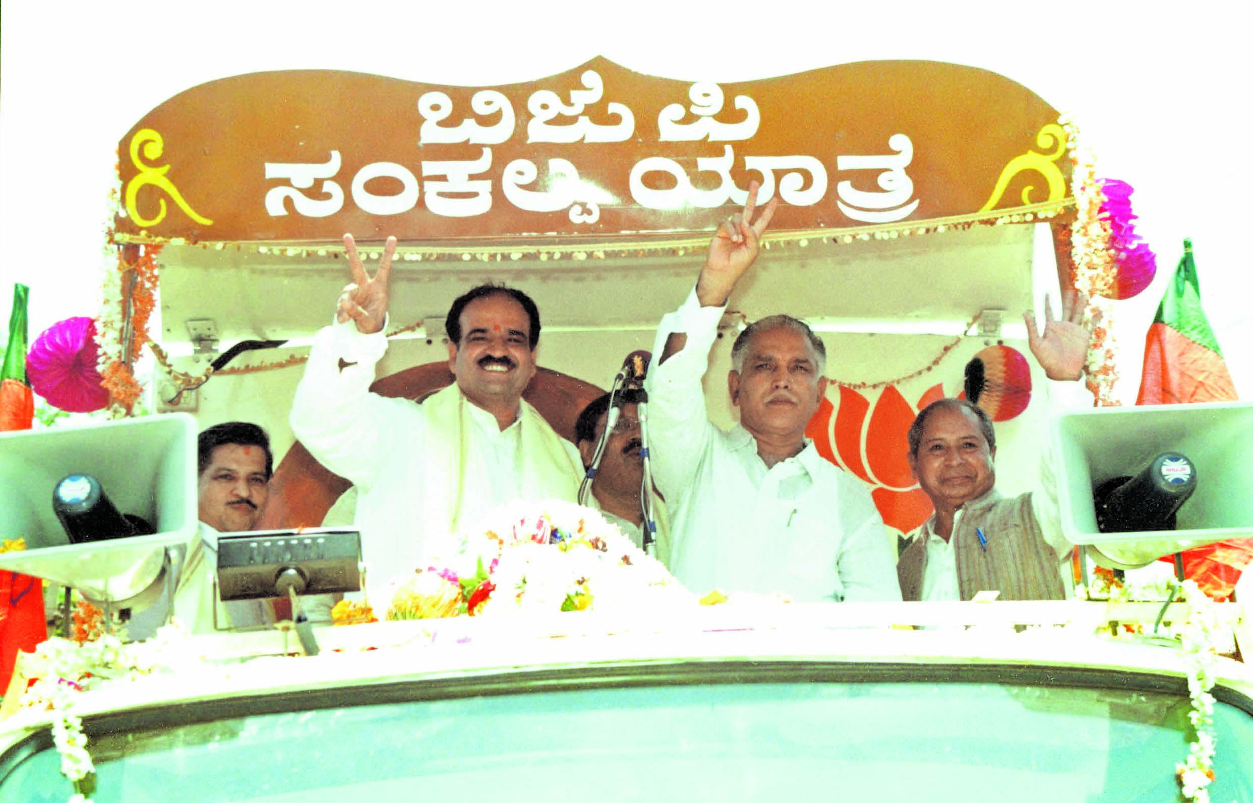 ಅನಂತಕುಮಾರ್‌ ಅವರೊಂದಿಗೆ. ವಿ.ಎಸ್‌.ಆಚಾರ್ಯ ಅವರು ಚಿತ್ರದಲ್ಲಿದ್ದಾರೆ
