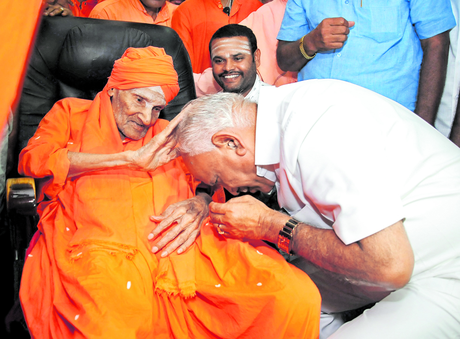 ಸಿದ್ಧಗಂಗಾ ಮಠದ ಶಿವಕುಮಾರ ಶ್ರೀಗಳ ಆಶೀರ್ವಾದ ಪಡೆದ ಸಂದರ್ಭ