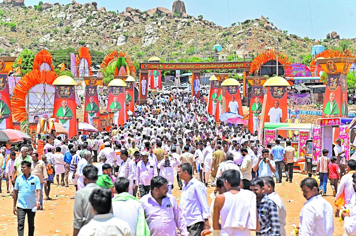 ಅಪ್ಪನಂತೆ ನನಗೂ ಪ್ರೀತಿ ಕೊಡಿ, ವಿಶ್ವಾಸ ಇಡಿ: ವಿಜಯೇಂದ್ರ