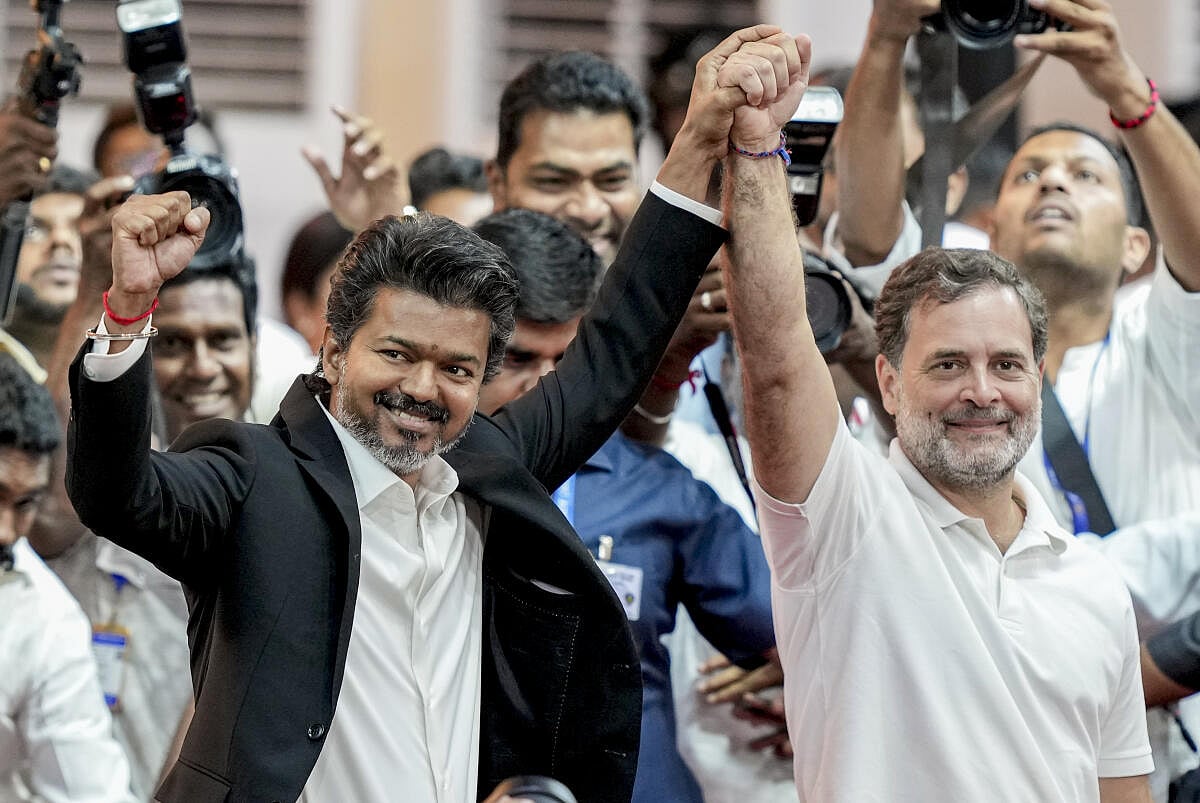ಒಂದೇ ವೇದಿಕೆ ಹಂಚಿಕೊಂಡ ವಿಜಯ್‌-ರಾಹುಲ್‌: ತ.ನಾಡಿನಲ್ಲಿ ಹೊಸ ರಾಜಕೀಯ ಯುಗಾರಂಭ