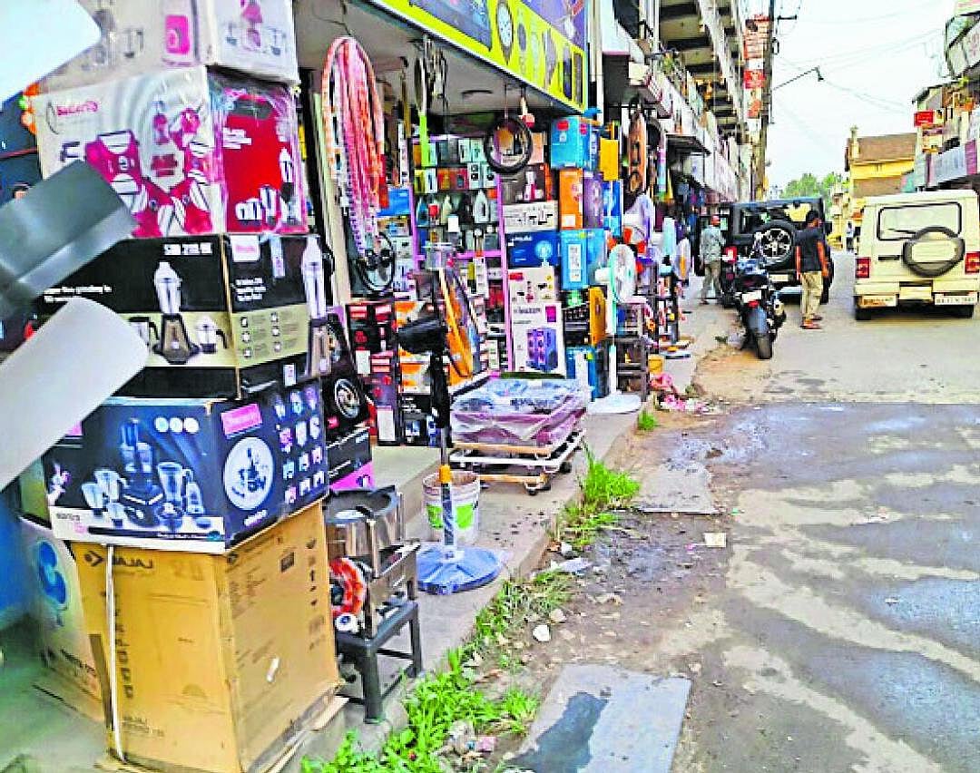 ಚಿಕ್ಕಮಗಳೂರು: ದಾರಿ ಯಾವುದಯ್ಯ ಪಾದಚಾರಿಗೆ...
