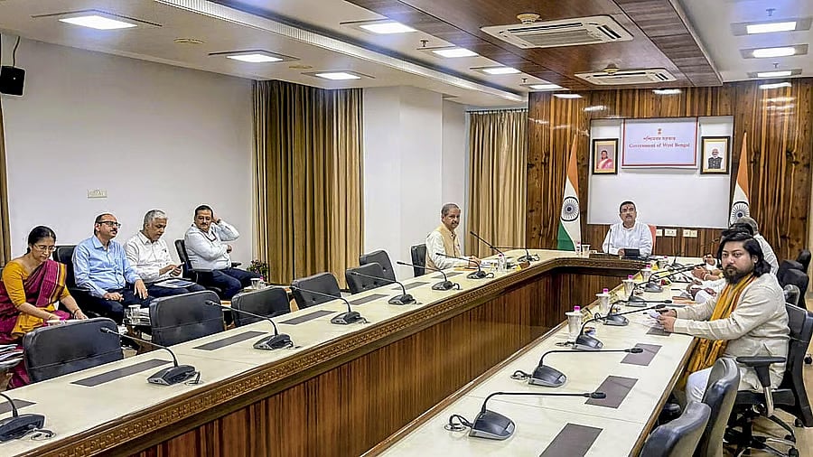 ಬಂಗಾಳ ಸಂಪುಟ ಸಭೆ: ಬಾಂಗ್ಲಾ ಗಡಿಯಲ್ಲಿ ಬೇಲಿ ನಿರ್ಮಾಣಕ್ಕೆ BSFಗೆ ಭೂಮಿ ಹಸ್ತಾಂತರ