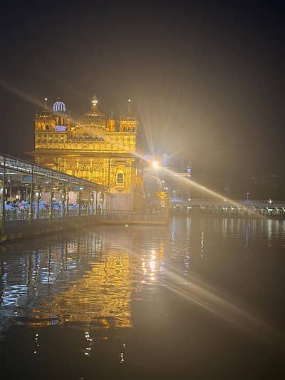 ದೇವಾಲಯದ ಫೋಟೊ ಶೇರ್ ಮಾಡಿಕೊಂಡಿರುವ ಅವರು, ‘ಜೀವನದ ಕಷ್ಟದ ಸಂದರ್ಭದಲ್ಲಿ ನಗುವುದು ಸುಲಭವಲ್ಲ. ಅದು ನೀವು ನಂಬಿದ ದೇವರು ನಿಮಗೆ ಕೊಟ್ಟ ದೊಡ್ಡ ಶಕ್ತಿ’ ಎಂದಿದ್ದಾರೆ. 