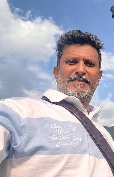 ದಿಲೀಪ್ ರಾಜ್ ಅವರು ರಂಗಭೂಮಿ ಹಾಗೂ ಕಿರುತೆರೆಯ ಸಣ್ಣಪುಟ್ಟ ಪಾತ್ರದ  ಮೂಲಕ ನಟನೆ ಆರಂಭಿಸಿದ್ದರು. 