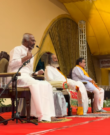 ಆರ್ಟ್ ಆಫ್ ಲಿವಿಂಗ್ ಧ್ಯಾನ ಮಂದಿರದಲ್ಲಿ ರಜನಿಕಾಂತ್ 