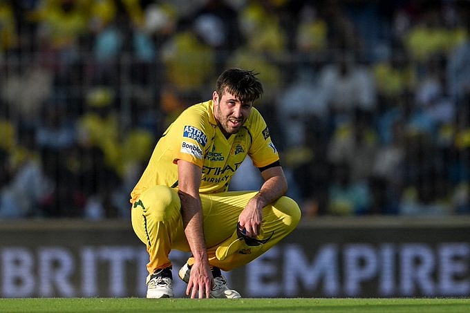ಪ್ಲೇ ಆಫ್ ಕನಸು ಕಾಣುತ್ತಿದ್ದ CSKಗೆ ಆಘಾತ: ಪ್ರಮುಖ ವೇಗಿ ಟೂರ್ನಿಯಿಂದಲೇ ಹೊರಕ್ಕೆ