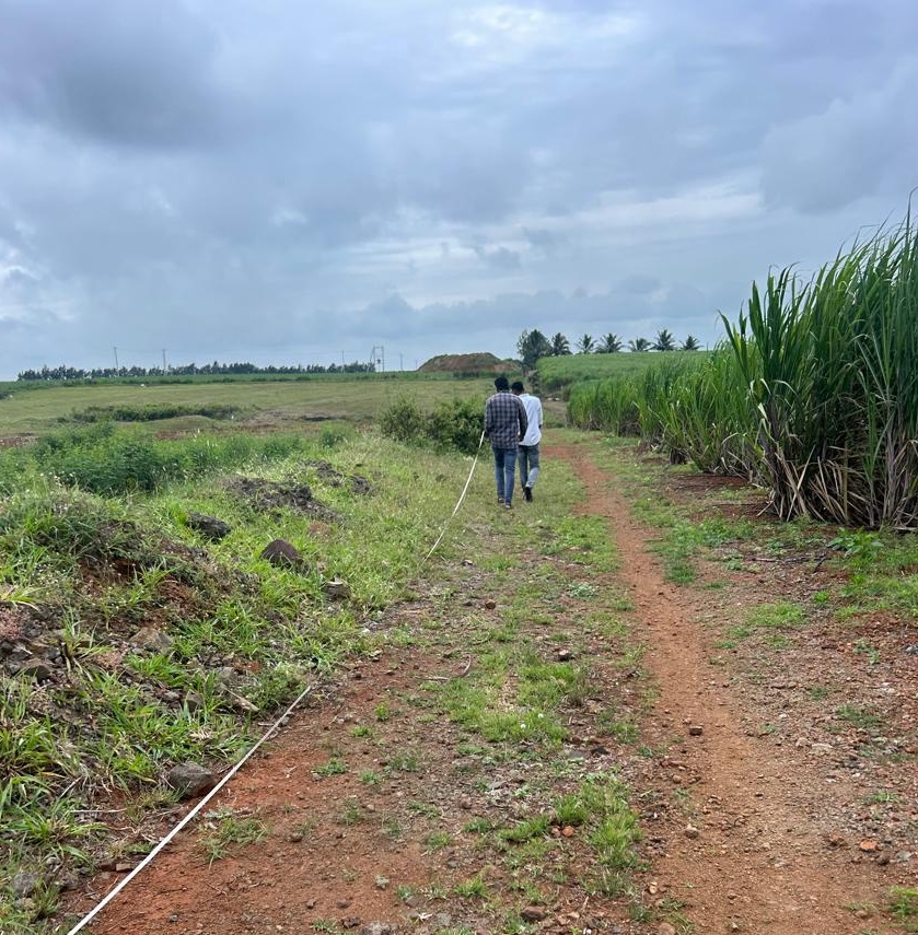 ಹದ್ದುಬಸ್ತು ಗುರುತಿಸುವ ಕಾರ್ಯದಲ್ಲಿ ಭೂಮಾಪಕರು