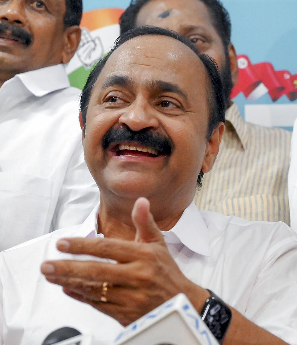 ಕೇರಳಂ ನೂತನ ಸಚಿವ ಸಂಪುಟ ಘೋಷಿಸಿದ ಸತೀಶನ್: ಚೆನ್ನಿತ್ತಲ, ಮುರಳೀಧರನ್‌ಗೆ ಸ್ಥಾನ