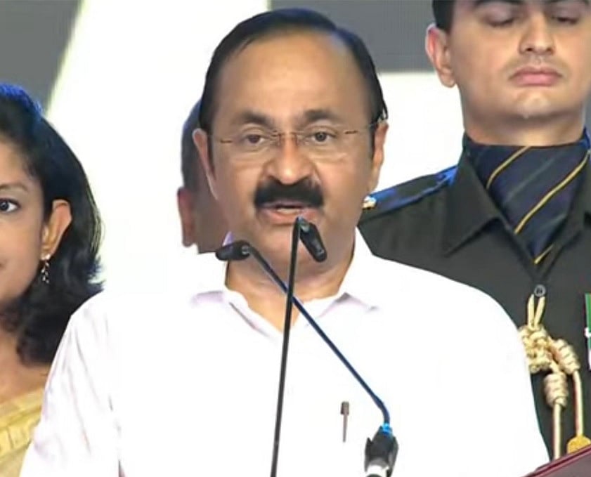 ಕೇರಳಂ ನೂತನ ಸಿಎಂ ಆಗಿ ಸತೀಶನ್ ಪ್ರಮಾಣ: ರಾಹುಲ್, ಪ್ರಿಯಾಂಕಾ ಸೇರಿ ಗಣ್ಯರು ಭಾಗಿ