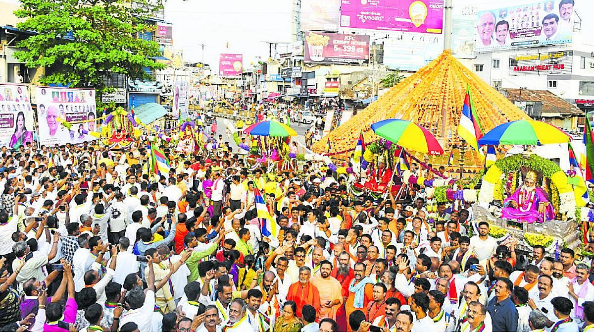 Former Karnataka CM BS Yeddyurappa addressing a public rally in Shivamogga