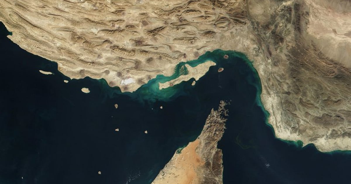 Hormuz Strait map showing shipping lanes and Iran's strategic location