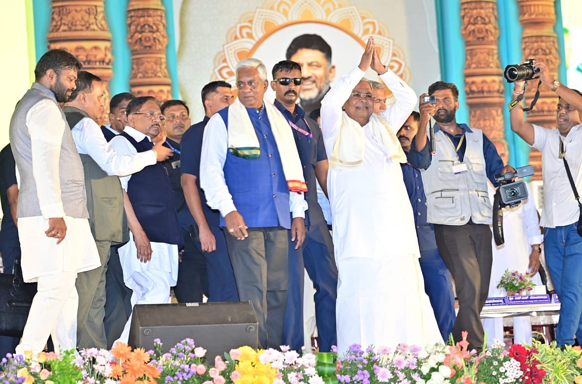 ತುಮಕೂರು: ಸಾಧನಾ ಸಮಾವೇಶ ಉದ್ಘಾಟಿಸಿದ ಮುಖ್ಯಮಂತ್ರಿ ಸಿದ್ದರಾಮಯ್ಯ