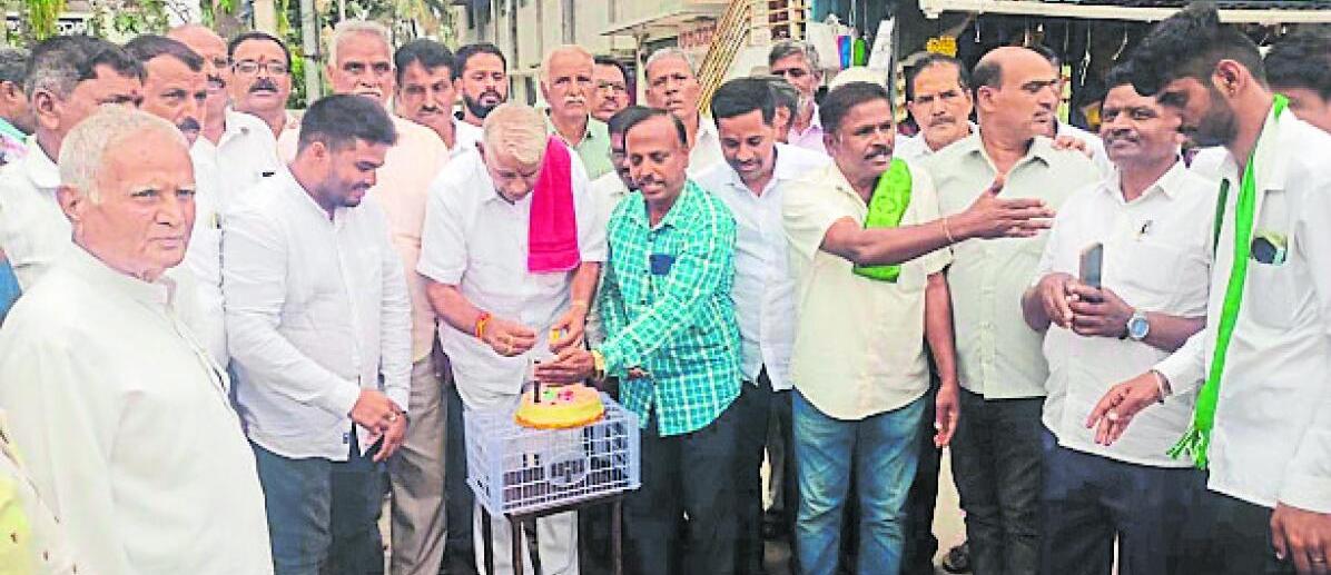 ಅಪರೂಪದ ರಾಜಕಾರಣಿ ದೇವೇಗೌಡ: ಮಂಜೇಗೌಡ 