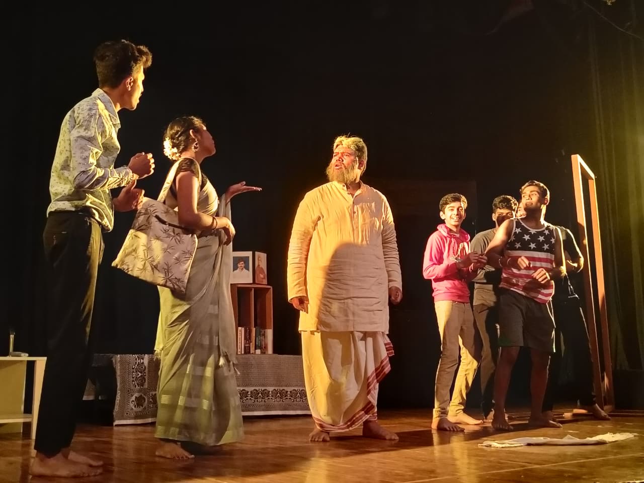 ‘ಅಯೋಮಯ’ ನಾಟಕದ ದೃಶ್ಯ
