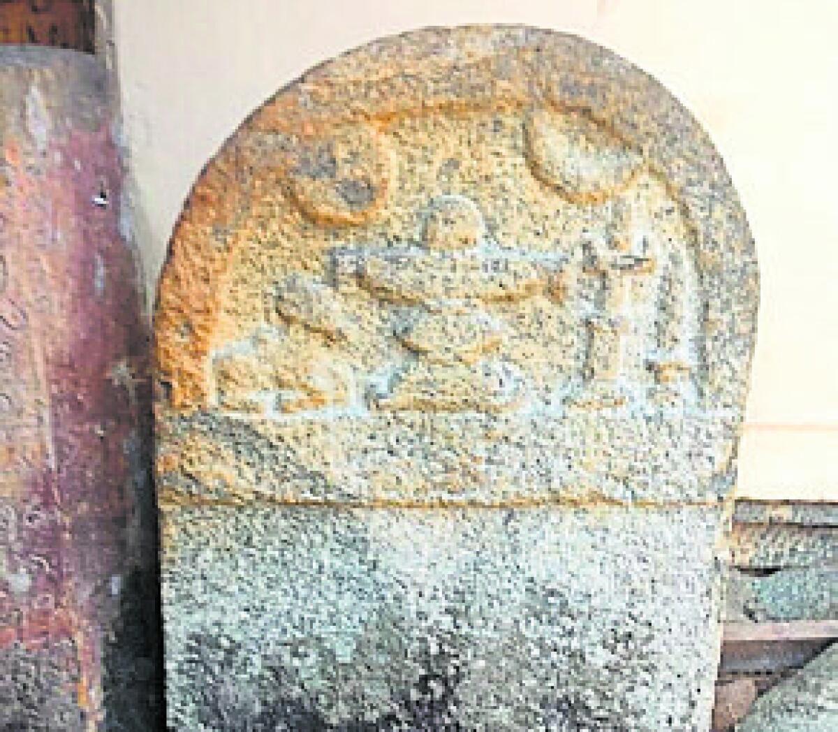 ಬಾರ್ಕೂರಿನ ಪಂಚಲಿಂಗೇಶ್ವರ ದೇವಸ್ಥಾನದಲ್ಲಿರುವ ಶಾಸನ
