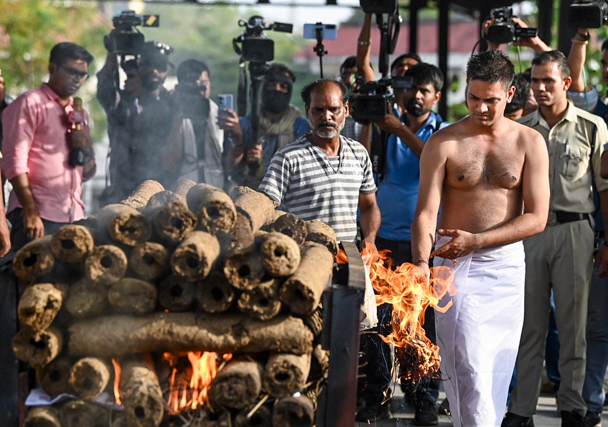 2ನೇ ಮರಣೋತ್ತರ ಪರೀಕ್ಷೆ ಪೂರ್ಣ: ಭೋಪಾಲ್‌ನಲ್ಲಿ ನಟಿ ಟ್ವಿಶಾ ಅಂತ್ಯಕ್ರಿಯೆ