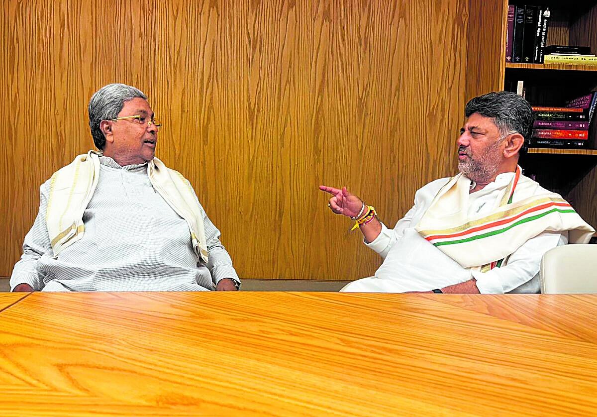 ರಾಜೀನಾಮೆಗೆ ಸಿದ್ದರಾಮಯ್ಯ ಅಣಿ: ಡಿಕೆಶಿ ಪಟ್ಟಕ್ಕೆ ಕಾಂಗ್ರೆಸ್ ವರಿಷ್ಠರ ತಯಾರಿ