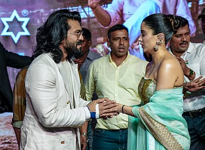 ಗ್ಲೋಬಲ್ ಸ್ಟಾರ್ ರಾಮ್ ಚರಣ್ ಜತೆಗೆ ಪೆದ್ದಿಯಲ್ಲಿ ಜಾಹ್ನವಿ ತೆರೆ ಹಂಚಿಕೊಂಡಿದ್ದಾರೆ. ಈ ಸಿನಿಮಾ ಜೂನ್‌ 4 ರಂದು ತೆರೆಕಾಣುತ್ತಿದೆ.