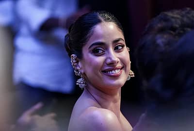 ಬಾಲಿವುಡ್‌ ನಟಿ ಜಾಹ್ನವಿ ಕಪೂರ್‌ ಪೆದ್ದಿ ಸಿನಿಮಾ ಪ್ರಚಾರಕ್ಕಾಗಿ ಬೆಂಗಳೂರಿಗೆ ಆಗಮಿಸಿದ್ದರು.