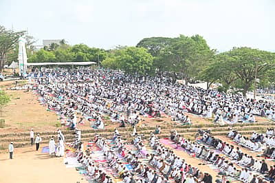 ಸರ್ಕಾಝಿ ಉಸ್ಮಾನ್ ಶರೀಫ್ ಧಾರ್ಮಿಕ ಸಂದೇಶ ನೀಡಿದರು. ಮುಸ್ಲಿಂ ಸುಮುದಾಯದ ಗಣ್ಯರು ದಾನ ನೀಡಿದರು.