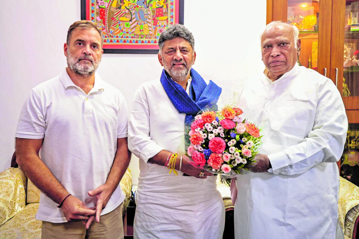 ಕಾಂಗ್ರೆಸ್‌ ನಾಯಕರಾದ ರಾಹುಲ್ ಗಾಂಧಿ ಮತ್ತು ಮಲ್ಲಿಕಾರ್ಜುನ ಖರ್ಗೆ ಅವರನ್ನು ಡಿ.ಕೆ ಶಿವಕುಮಾರ್‌ ಅವರು ನವದೆಹಲಿಯಲ್ಲಿ ಶುಕ್ರವಾರ ಭೇಟಿಯಾದರು.