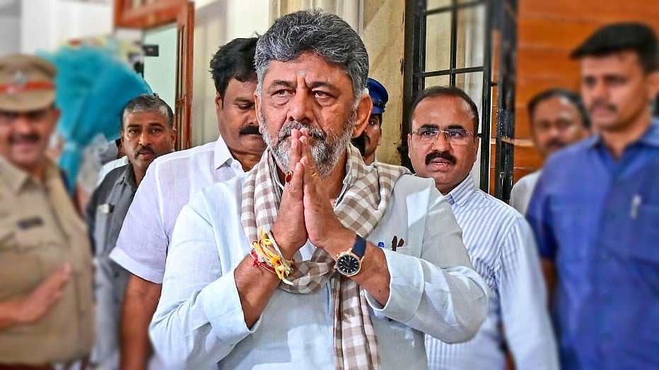 ಸರ್ವ ಸಮುದಾಯದ ಸ್ವಾಮೀಜಿಗಳ ಸಮ್ಮುಖದಲ್ಲಿ ಡಿ.ಕೆ. ಶಿವಕುಮಾರ್ ಪ್ರಮಾಣವಚನ