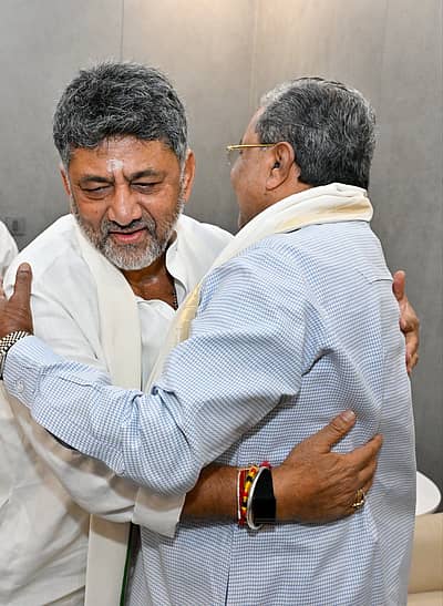ಹಾಲಿ–ಮಾಜಿಗಳ ಆಲಿಂಗನ