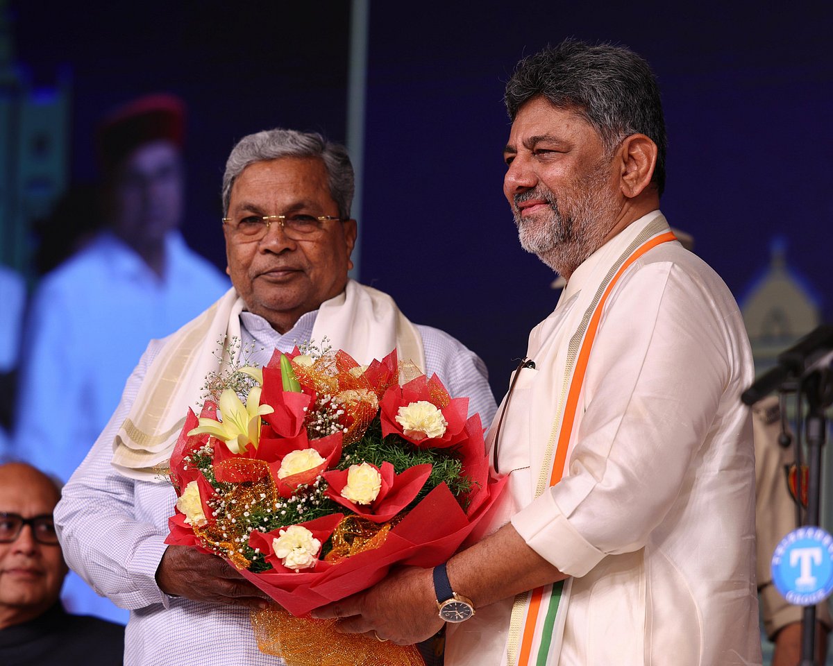ರಾಜ್ಯವನ್ನು ಅಭಿವೃದ್ಧಿ ಪಥದಲ್ಲಿ ಮುನ್ನಡೆಸಲಿ: ಡಿಕೆಶಿಗೆ ಸಿದ್ದರಾಮಯ್ಯ ಶುಭಾಶಯ