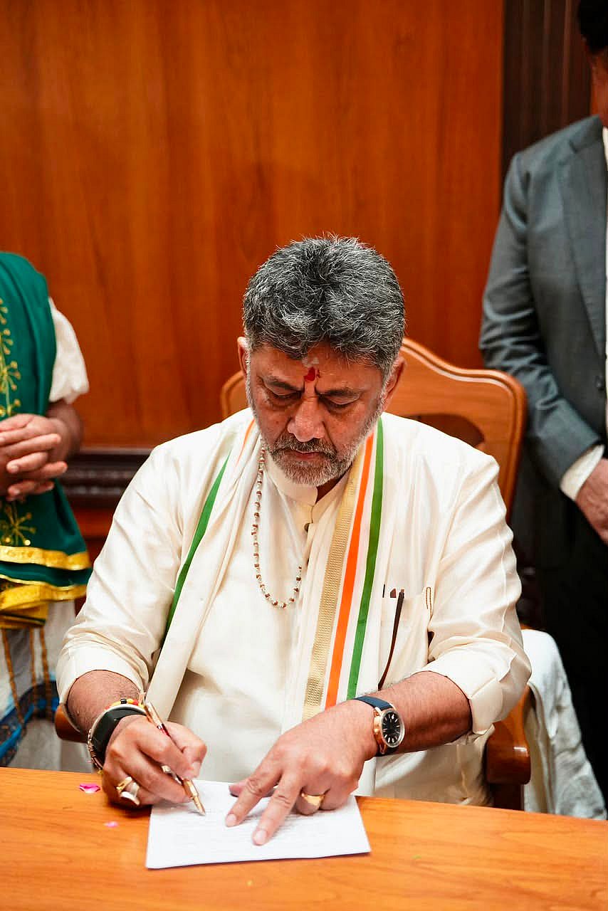 PHOTO| ನೂತನ ಮುಖ್ಯಮಂತ್ರಿ ಡಿ.ಕೆ. ಶಿವಕುಮಾರ್ ಪ್ರಮಾಣವಚನ; ಚಿತ್ರಗಳು ಇಲ್ಲಿವೆ..