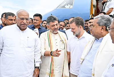 ಕಾಂಗ್ರೆಸ್ ನಾಯಕರೊಂದಿಗೆ ‘ಕನಕಪುರ ಬಂಡೆ’