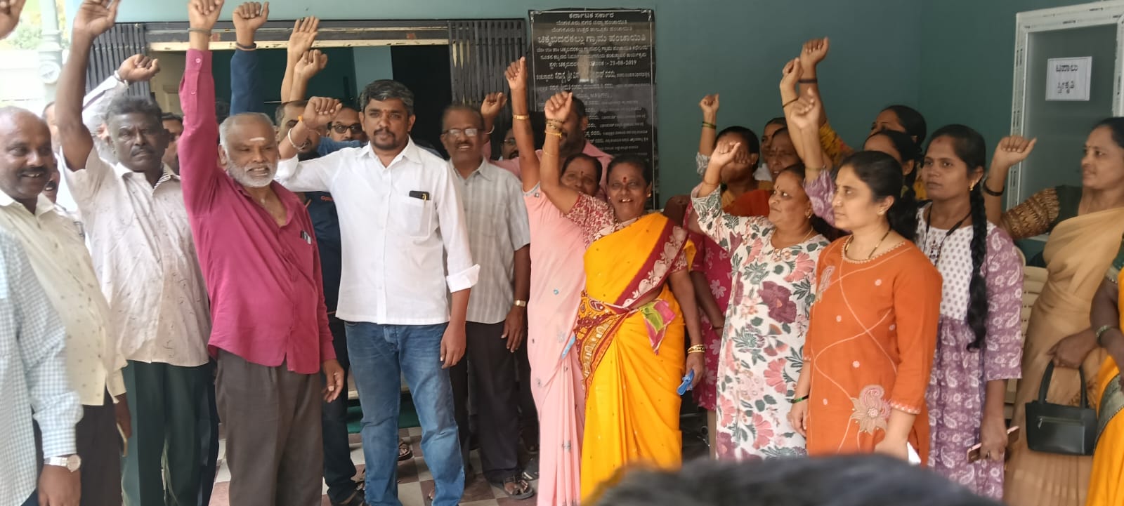 ಹೆಸರಘಟ್ಟ: ಮೂಲಸೌಕರ್ಯಕ್ಕಾಗಿ ನಗರಸಭೆಗೆ ಮುತ್ತಿಗೆ