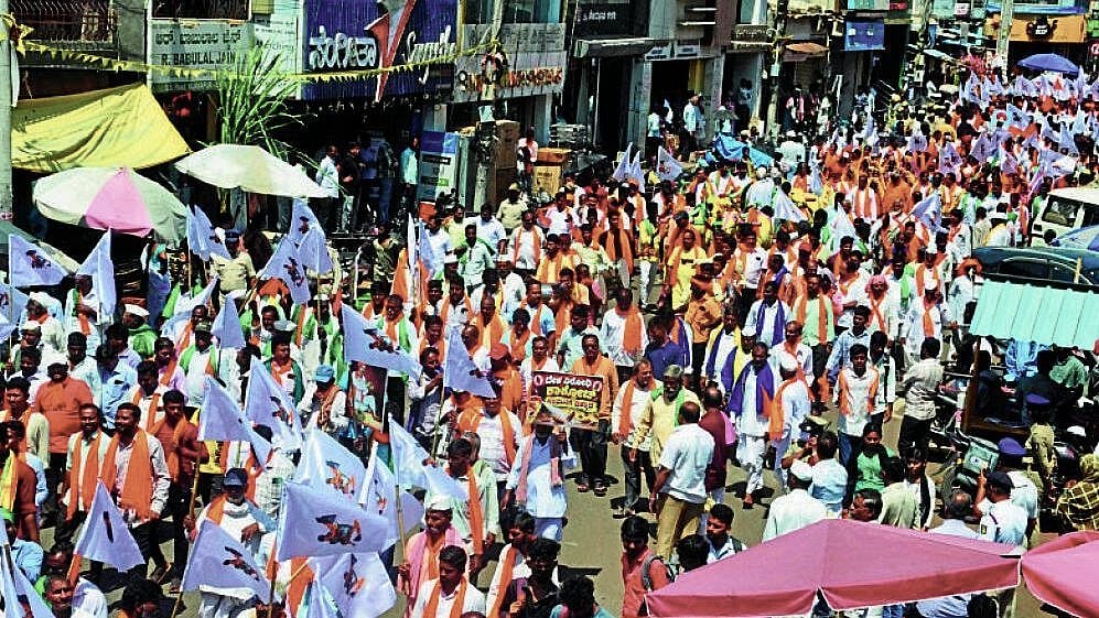 ವಿಜಯಪುರದಲ್ಲಿ ಶಾಸಕ ಯತ್ನಾಳ ನೇತೃತ್ವದಲ್ಲಿ ಬೃಹತ್ ಪ್ರತಿಭಟನೆ