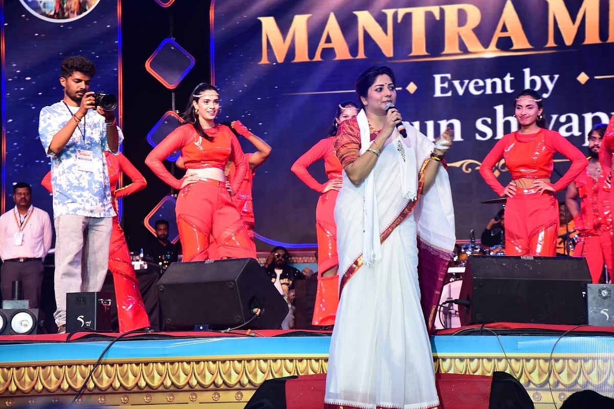 ತುಮಕೂರು: ಅಭಿಮಾನಿಗಳ ಪ್ರೀತಿಗೆ ರಚಿತಾ ರಾಮ್ ಭಾವುಕ...