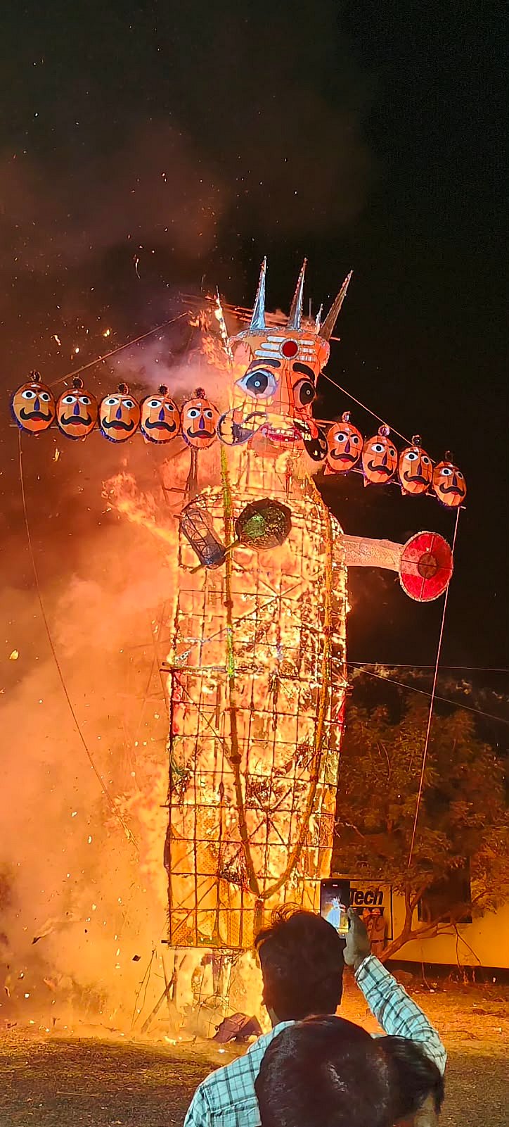 ಬೀದರ್| ರಾಮಲೀಲಾ ಉತ್ಸವಕ್ಕೆ ಮನಸೋತ ಜನ; 46 ಅಡಿ ರಾವಣನ ಪ್ರತಿಕೃತಿ ದಹನ