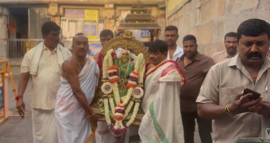ಮೈಸೂರು ದಸರಾ: ಚಾಮುಂಡೇಶ್ವರಿ ಉತ್ಸವ ಮೂರ್ತಿ ಮೆರವಣಿಗೆ