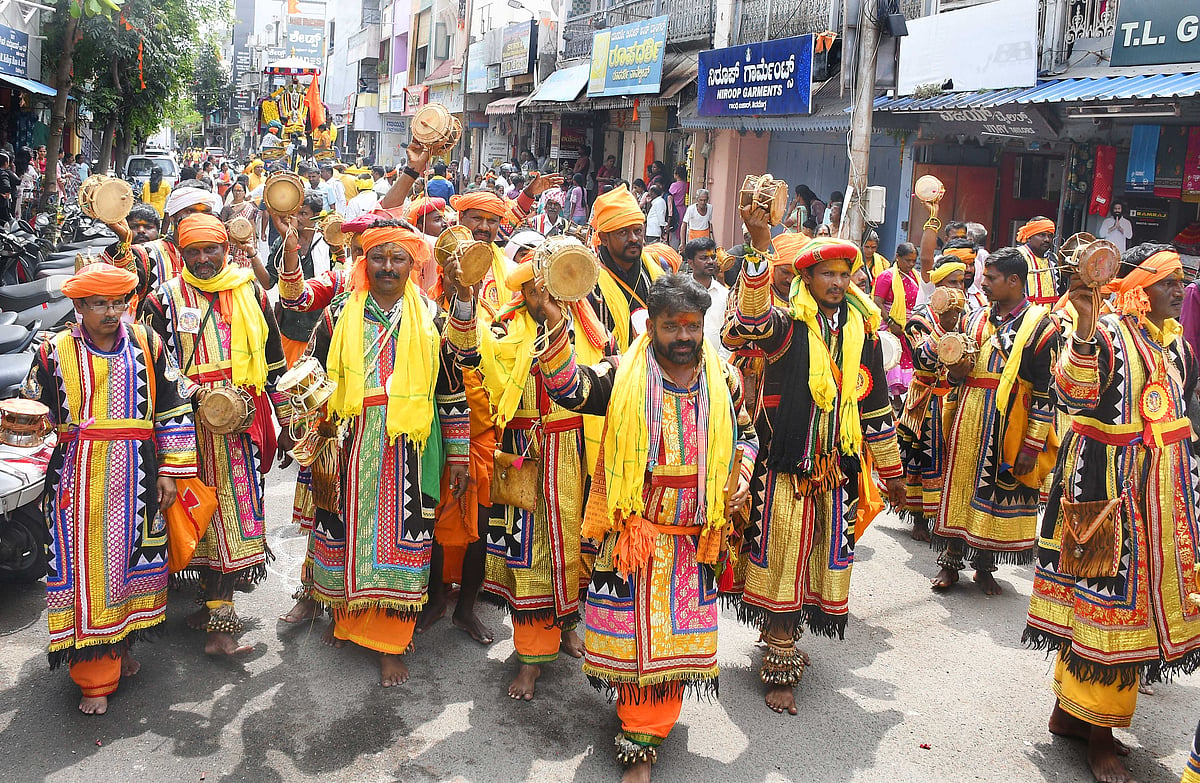 ಮೈಲಾರೇಶ್ವರ ದೇವಸ್ಥಾನ: ಗಮನ ಸೆಳೆದ ದೇವರ ರಾಜಬೀದಿ ಉತ್ಸವ