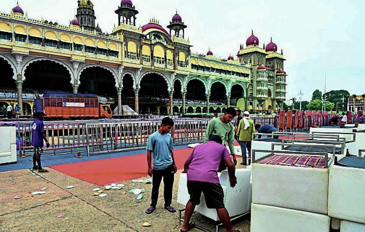 ಮೈಸೂರು ದಸರೆಯ ಬಳಿಕ ಸಮರೋಪಾದಿಯಲ್ಲಿ ಸ್ವಚ್ಛತಾ ಕಾರ್ಯ ಚುರುಕು