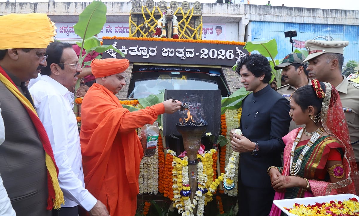ಕಿತ್ತೂರು ಉತ್ಸವ: ಕ್ರಾಂತಿನೆಲದ ಸ್ವಾಭಿಮಾನ ಎತ್ತಿಹಿಡಿದ ಮೆರವಣಿಗೆ