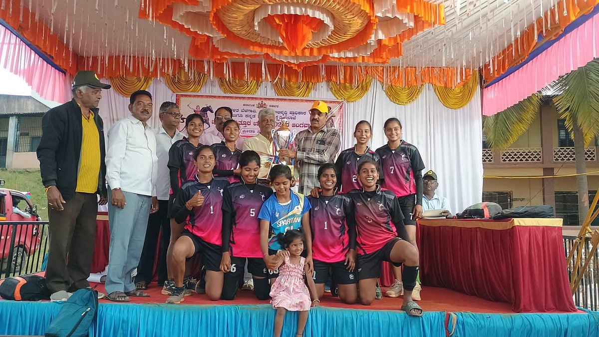 ಕಿತ್ತೂರು ಉತ್ಸವ ಕ್ರೀಡಾಕೂಟ: ವಾಲಿಬಾಲ್‌ನಲ್ಲಿ ಬ್ಯಾಹಟ್ಟಿಯ ತಂಡಗಳು ಚಾಂಪಿಯನ್