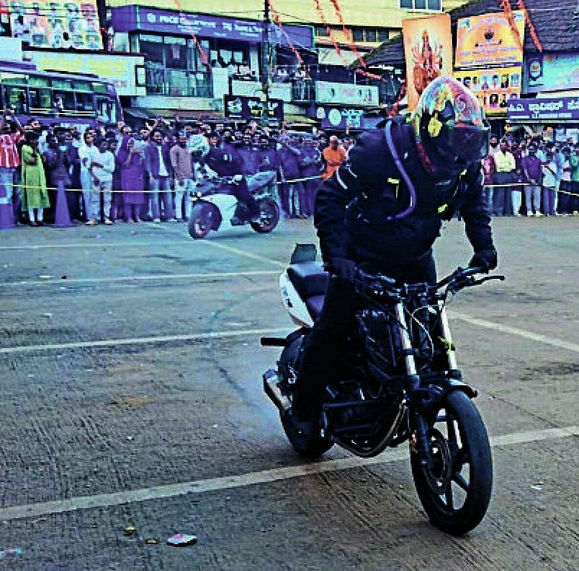 ವಿರಾಜಪೇಟೆ: ಸಾಂಸ್ಕೃತಿಕ, ಸಾಹಸ ಪ್ರದರ್ಶನ; ಸಾಧಕರಿಗೆ ಸನ್ಮಾನ