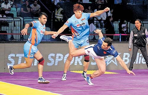 10ನೇ ಆವೃತ್ತಿಯ ನೂರನೇ ಪಂದ್ಯ: ಮಿಂಚಿದ ಮಣಿಂದರ್, ನಿತಿನ್