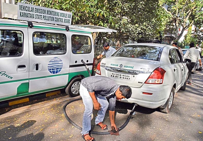 ತಂತ್ರಾಂಶದಲ್ಲಿ ಕಾಣದ ಹೊಗೆ ತಪಾಸಣೆ: ಸಂಕಷ್ಟಕ್ಕೆ ಸಿಲುಕುತ್ತಿರುವ ವಾಹನ ಮಾಲೀಕರು 
