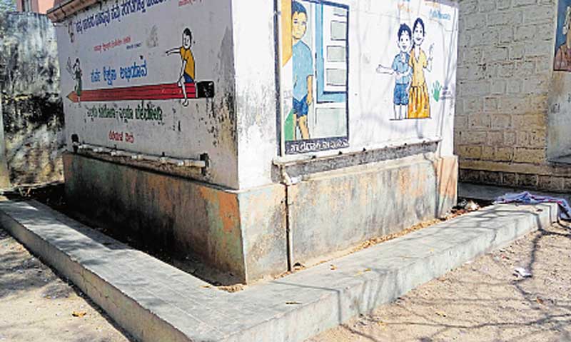 ಸರ್ಕಾರಿ ಶಾಲೆ ಟ್ಯಾಂಕ್‌ನ ನಳಗಳೇ ಮಾಯ