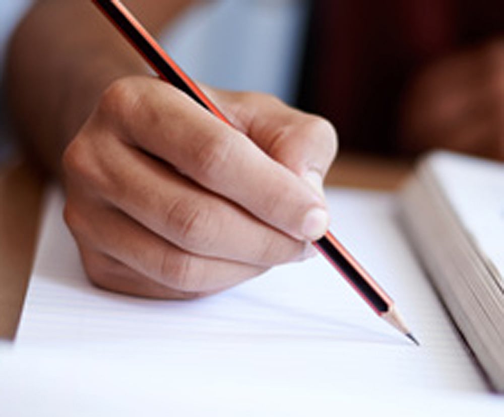 ದಾವಣಗೆರೆ ವಿಶ್ವವಿದ್ಯಾಲಯ ಪರೀಕ್ಷೆ: ಅಪೂರ್ಣ ಪ್ರಶ್ನೆಪತ್ರಿಕೆ