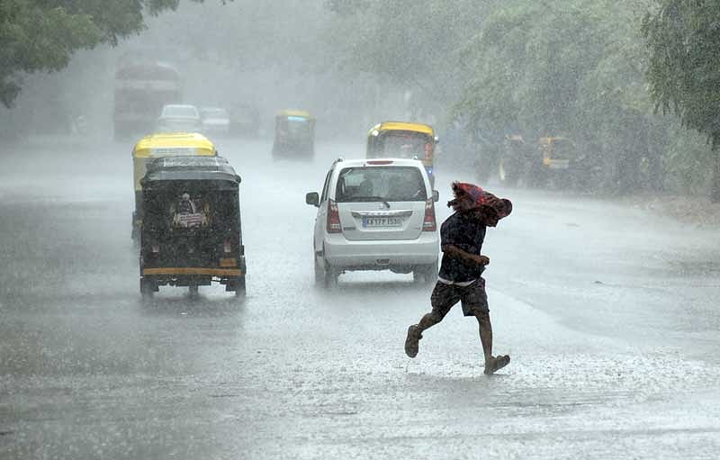 ದಿನವಿಡೀ ಮಳೆ, ಹೆಚ್ಚಿದ ಥಂಡಿ